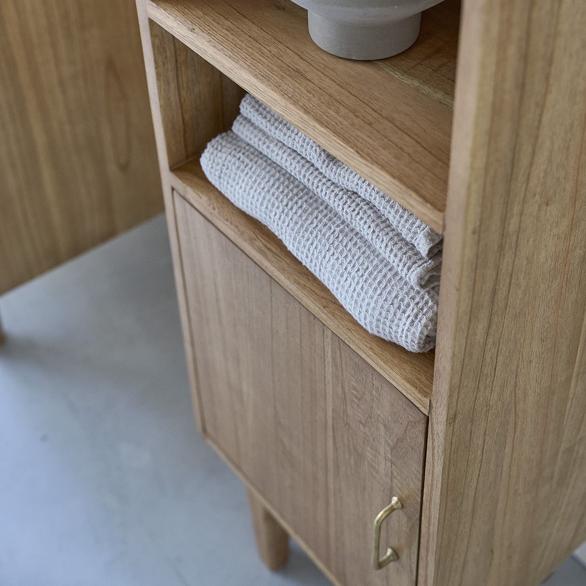 Colonne de salle de bain en bois massif  FIFTIES naturel, BERAH GETAH