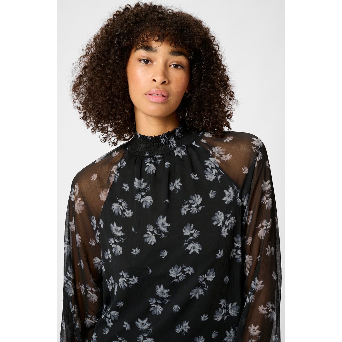 Blouse with long sleeve noir blanc fleurs, KAFFE