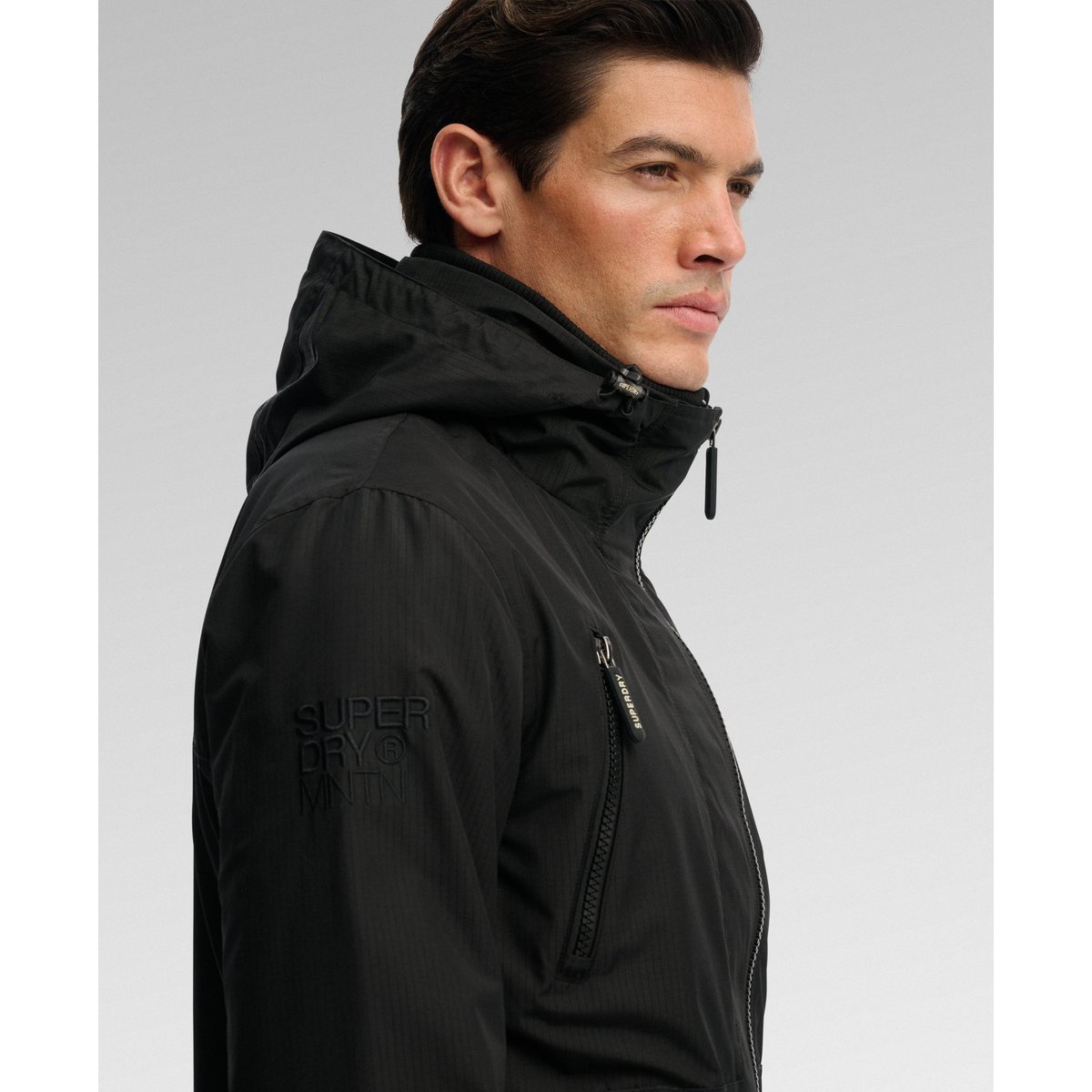 Veste Coupe-vent Mountain à Capuche noir, SUPERDRY