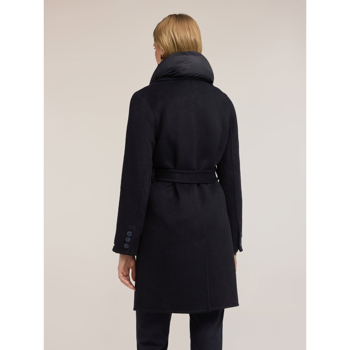 Manteau ceinturé bleu, MOTIVI
