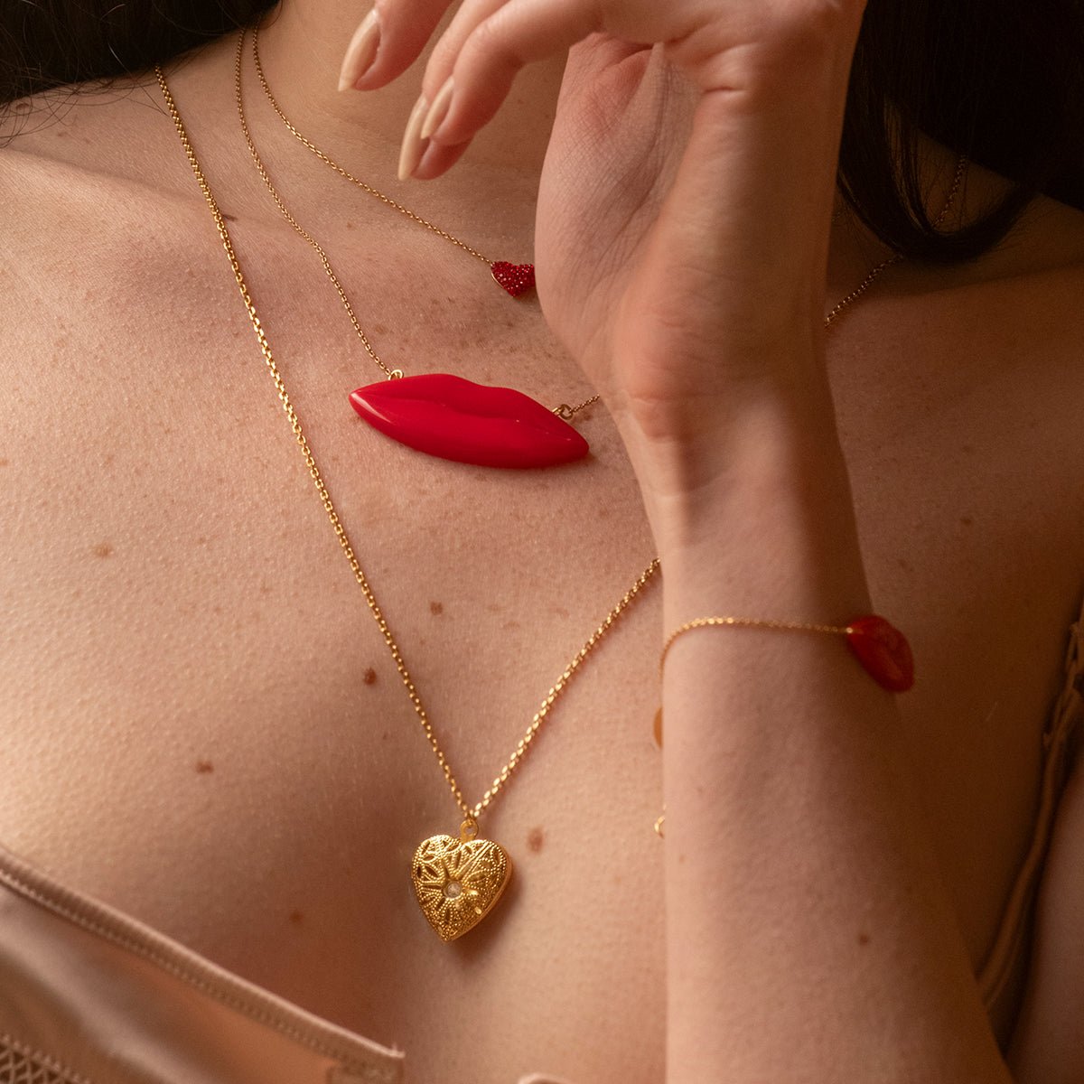 Collier doré grand modèle - kiss me rouge, CAROLINE NAJMAN