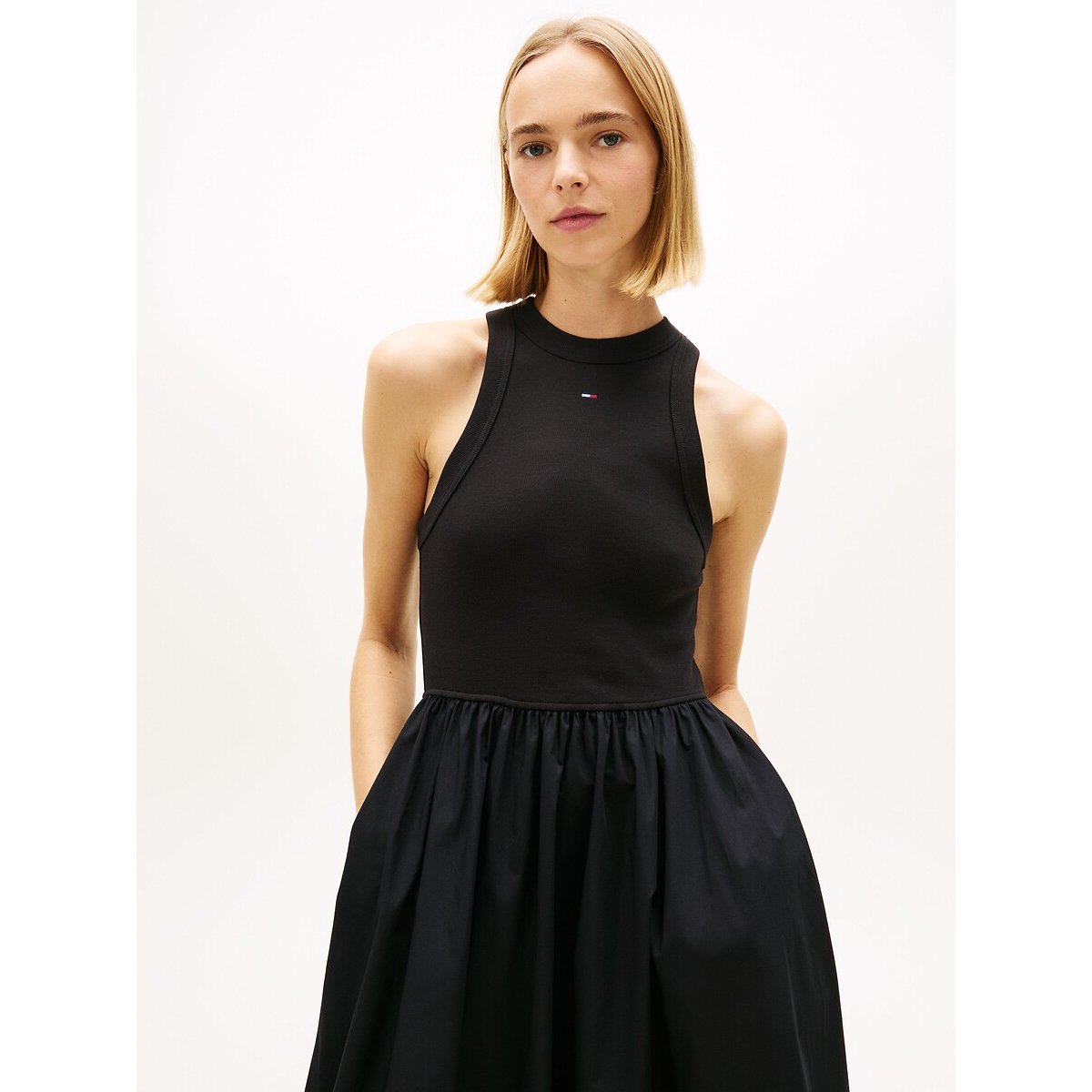 Maxi abito svasato senza maniche, con scollo rotondo nero , TOMMY JEANS