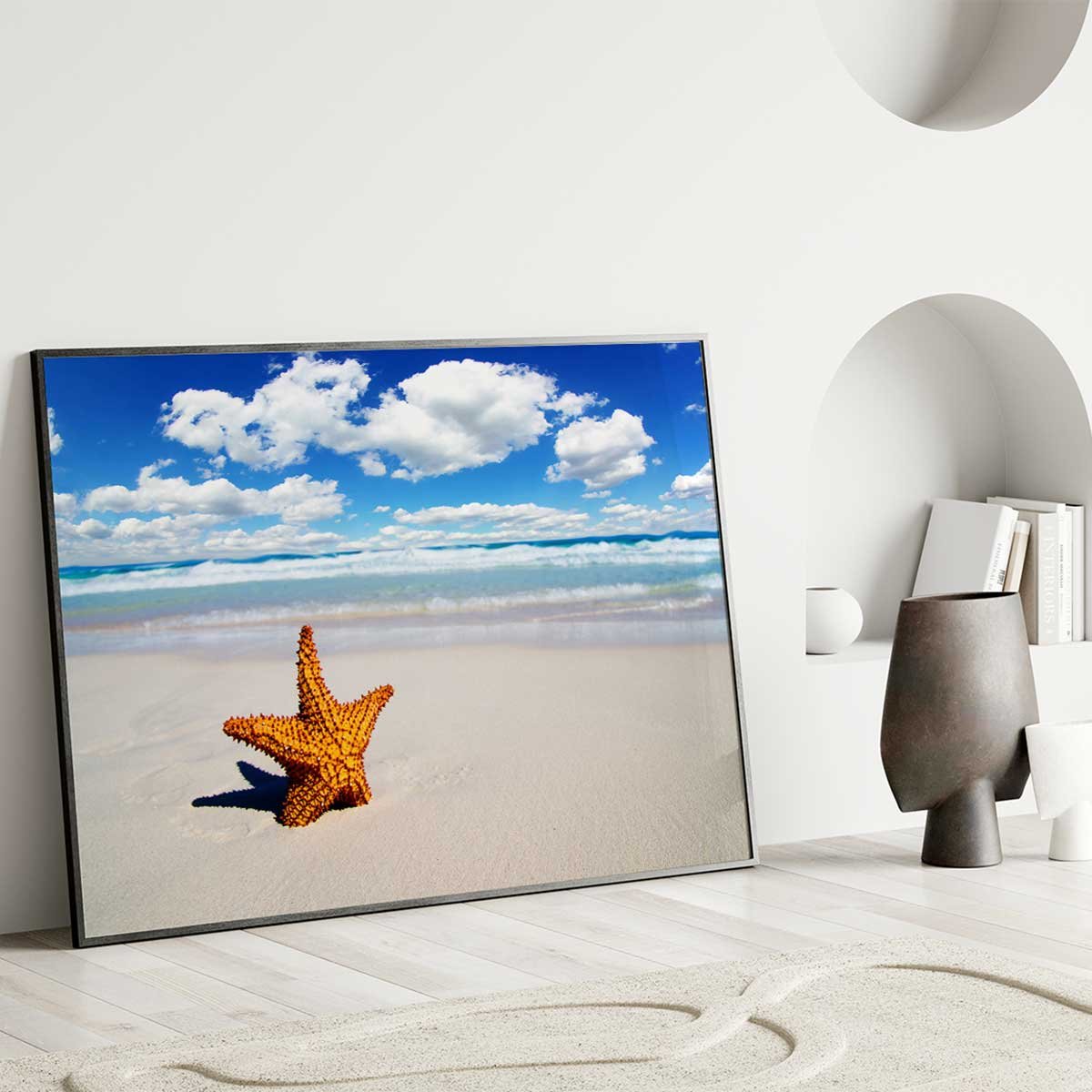 Affiche encadrée étoile de mer sur plage affiche + cadre en métal - noir, HEXOA