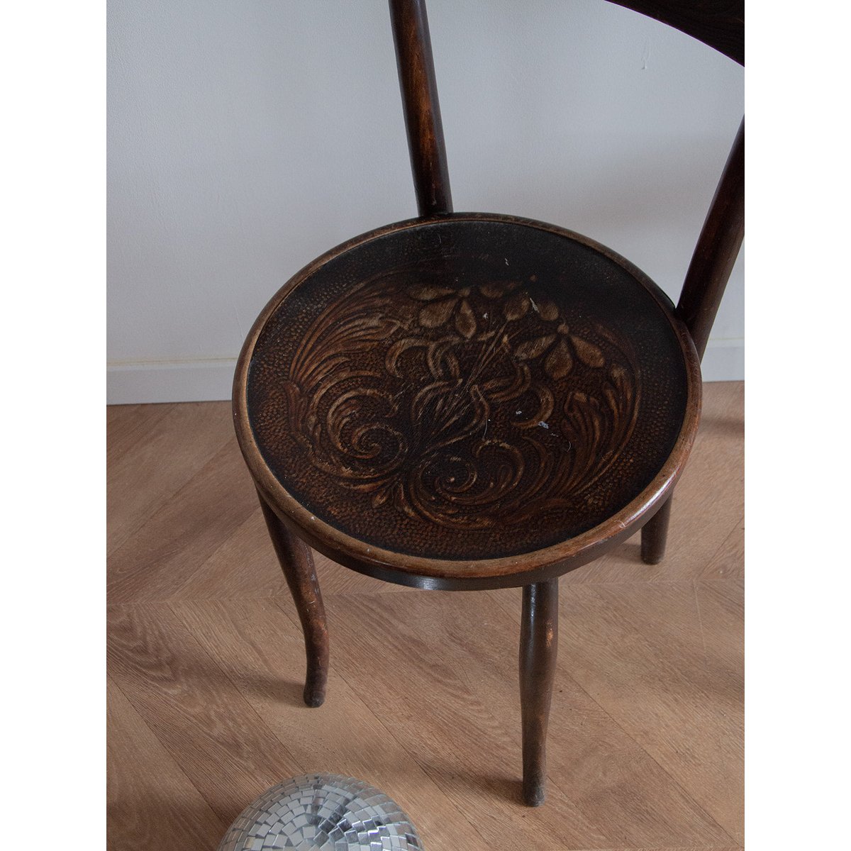 Paire de chaises en bois Claude N°660 - Bon état bois, DEBONGOUT