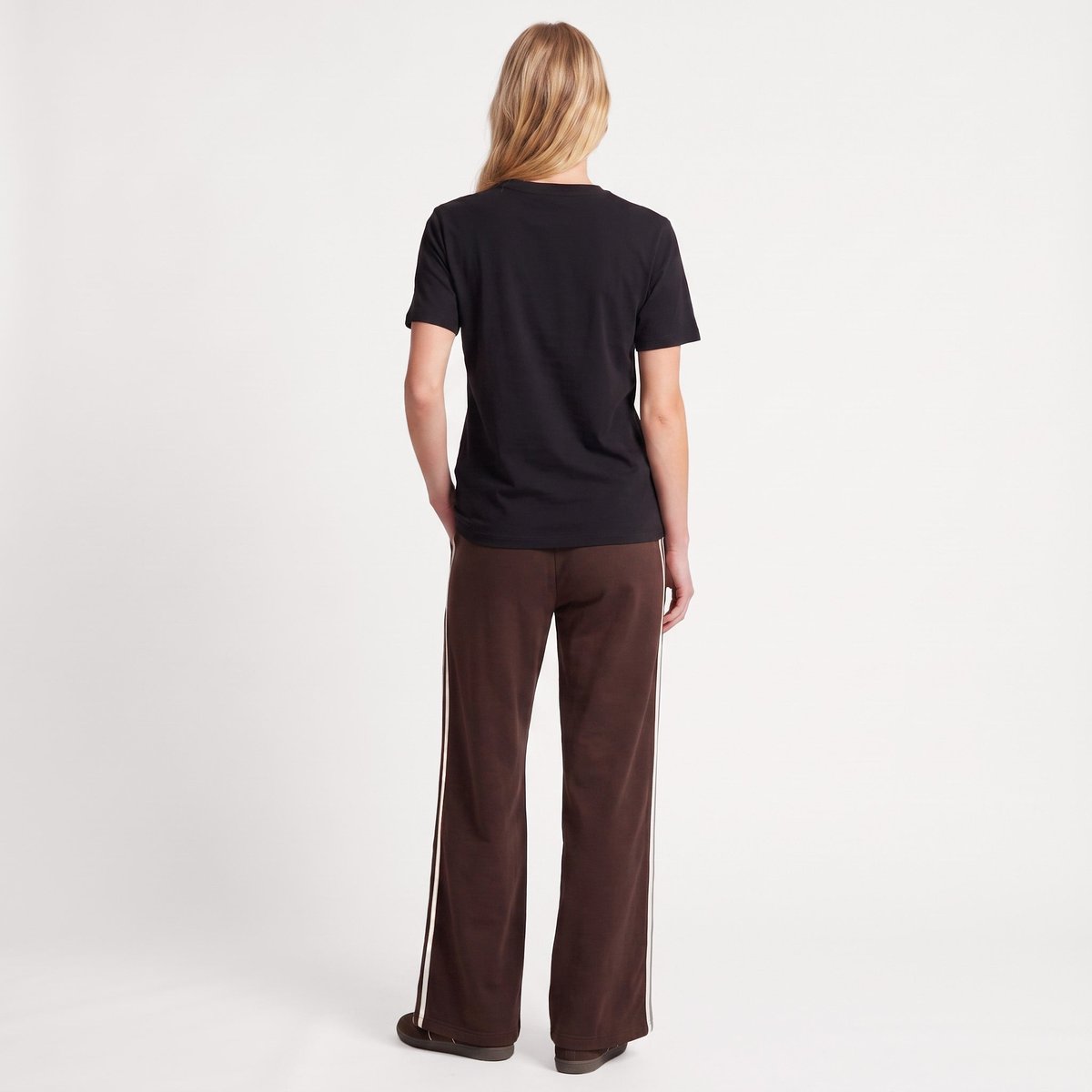 Pantalon droite avec taille élastiquée et bandes contrastées sur les côtés ERERIE marron, ARTLOVE