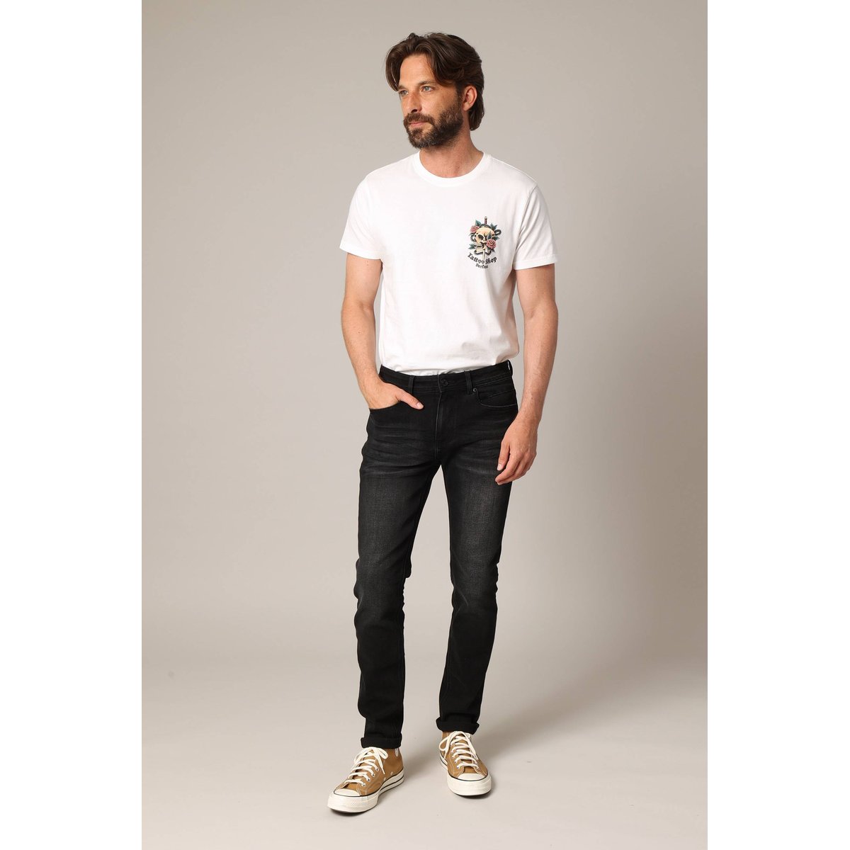 Jean slim effet délavé moderne et confortable
CARLOS deep black used, DEELUXE