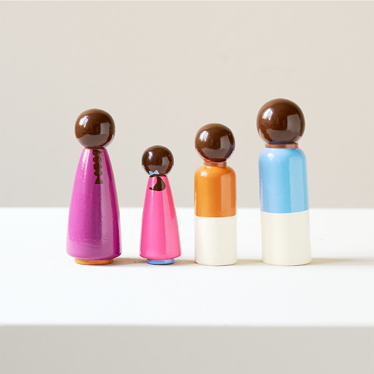 Figurines pour maison de poupées bougainville - rose, PETITE AMELIE
