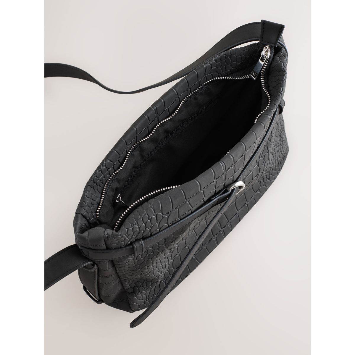 Petit sac bandoulière croco en simili daim noir, NEXT