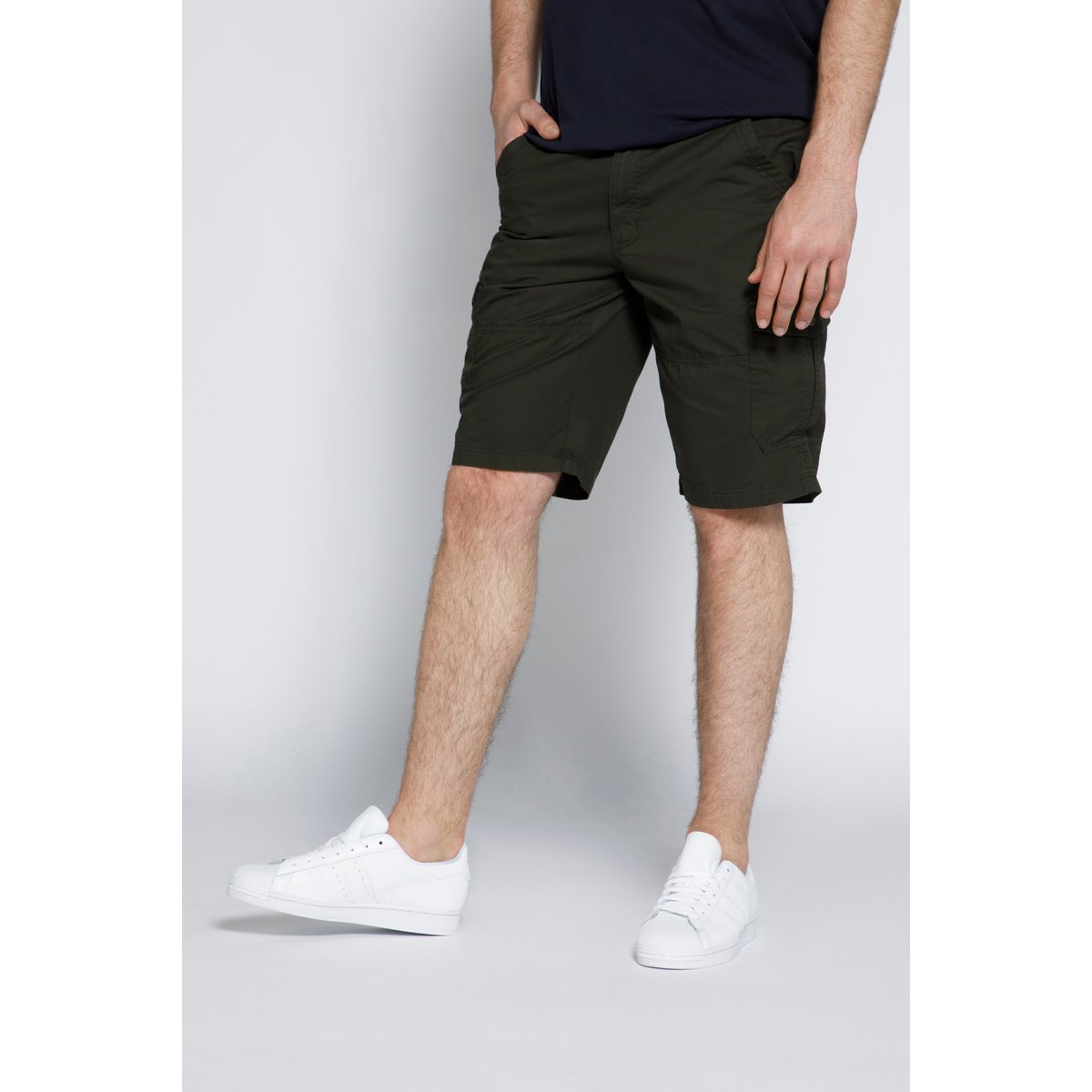 Bermuda cargo, 6 poches olive foncé, STHUGE