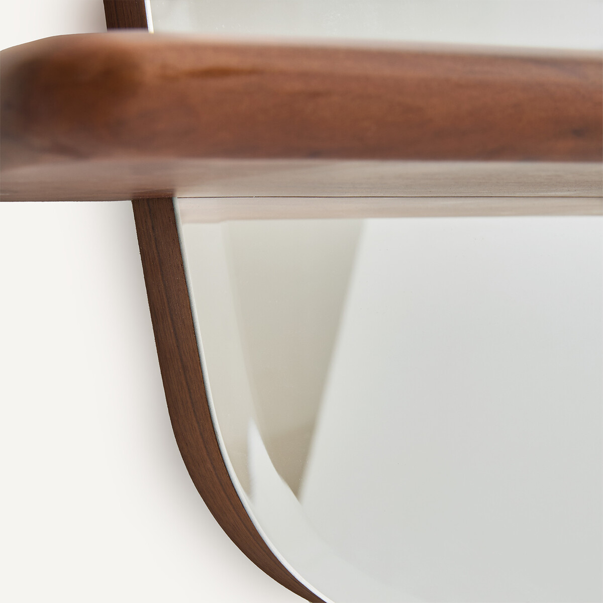 Miroir asymétrique à tablette en noyer, hauteur 88,7 cm, NELLA noyer, AM.PM