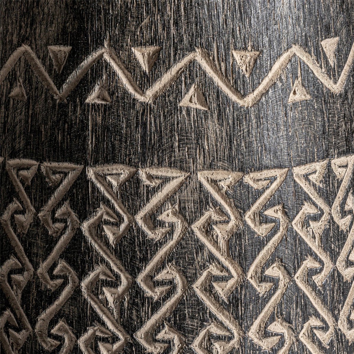 Vase en bois de palmier sculpté S.NANTUA marron foncé patiné, RECOLLECTION