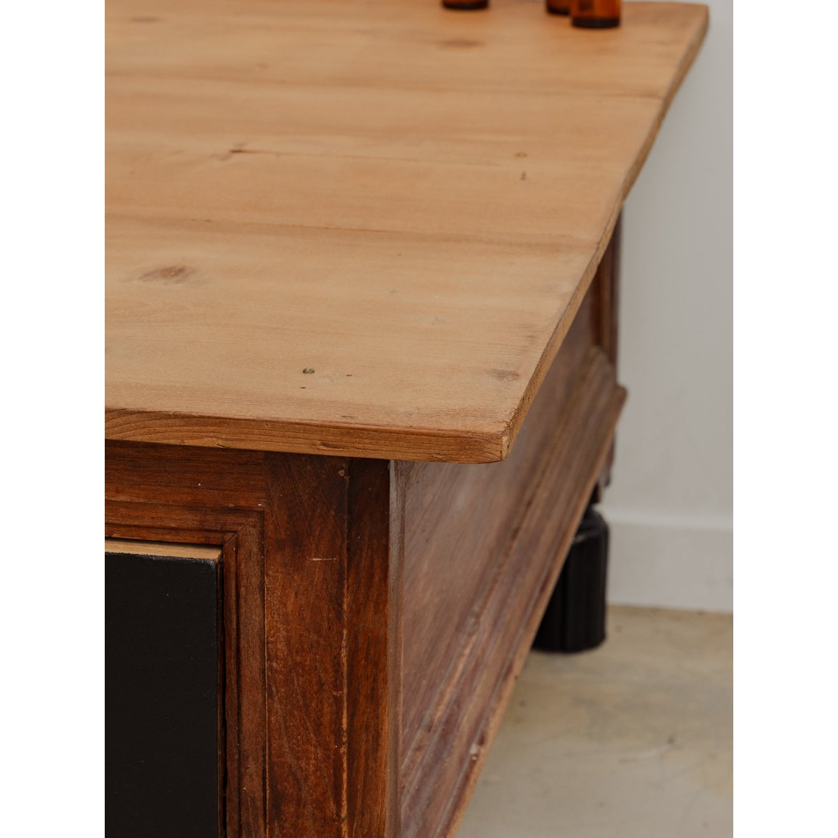 Table basse en bois Léonie N°882 - Bon état bois foncé, DEBONGOUT