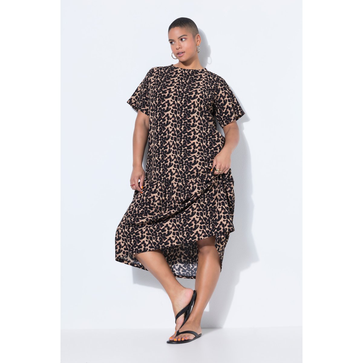Robe midi à volant sable foncé, STUDIO UNTOLD