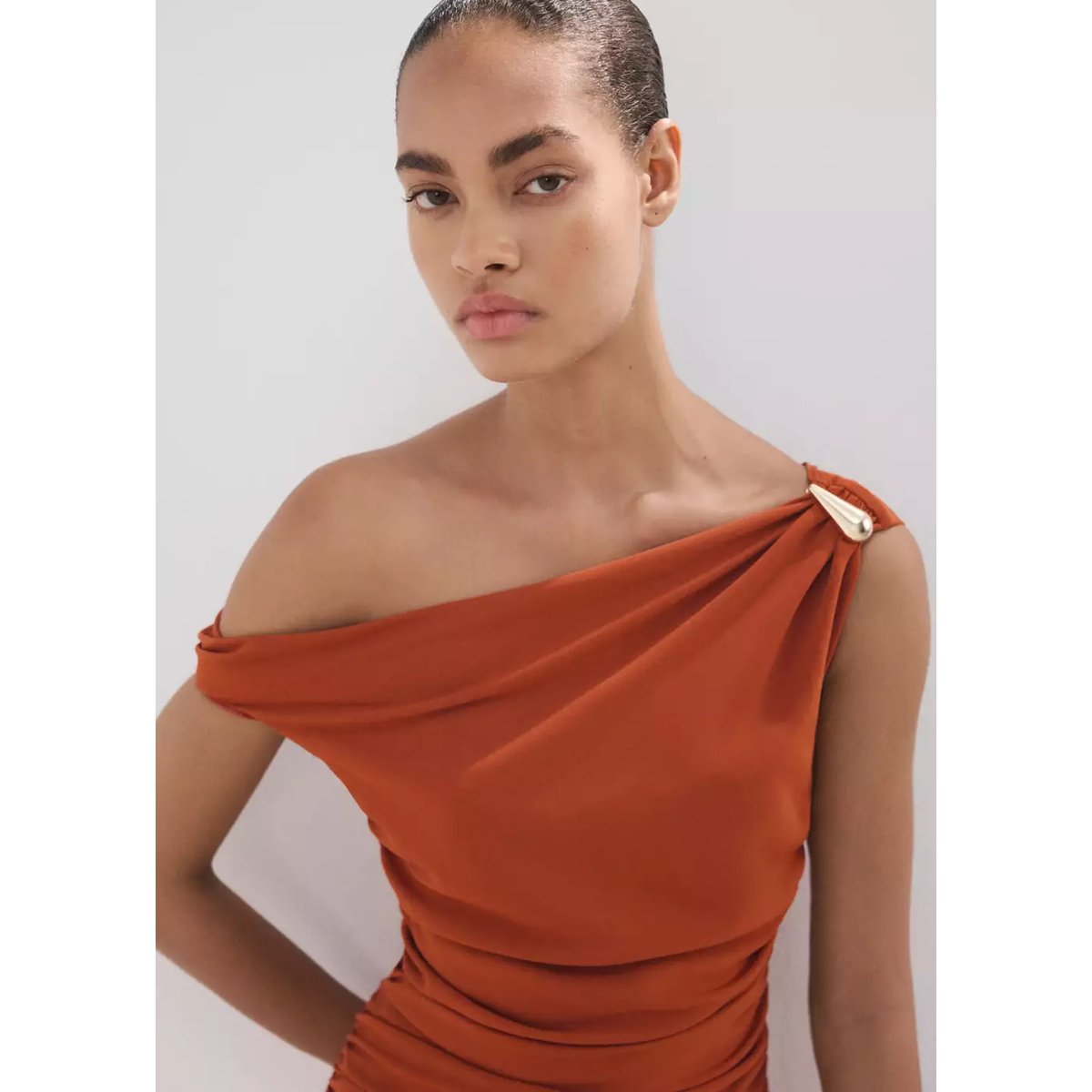 Robe asymétrique froncée orange, MANGO