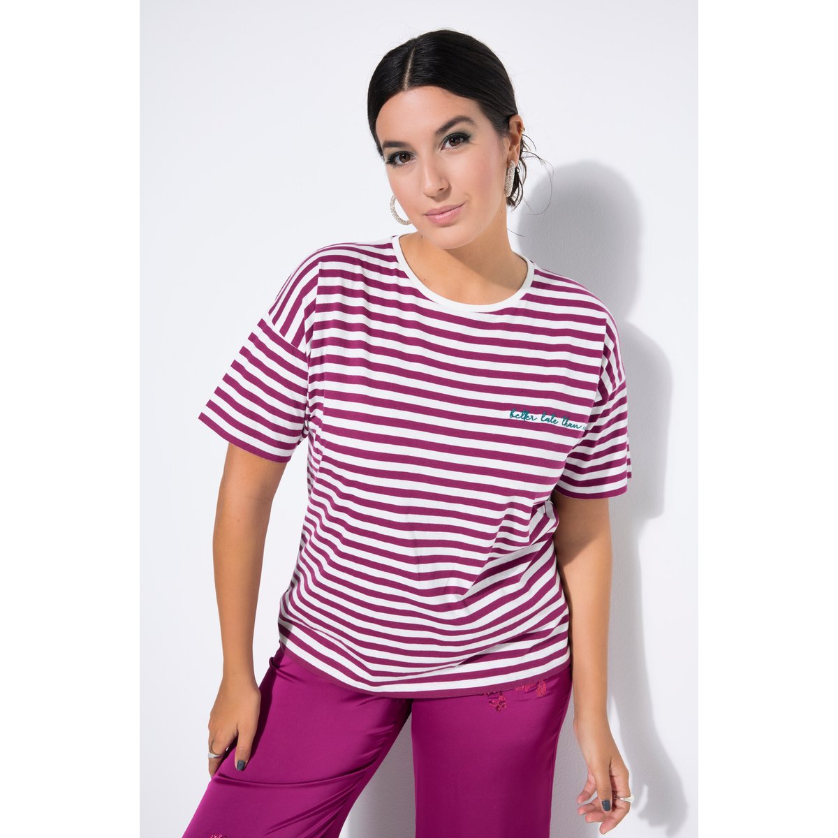 T-shirt à rayures oversize, avec broderie mûres, STUDIO UNTOLD
