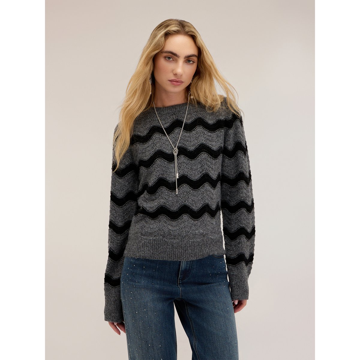 Pull brodé à vagues gris, MOTIVI