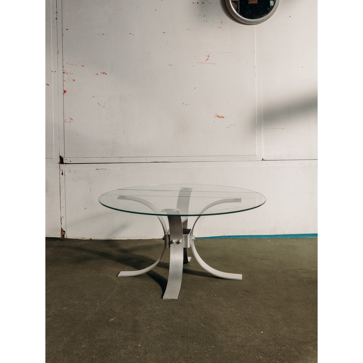 Table basse ronde en verre Donna N°504 - Bon état métal, DEBONGOUT