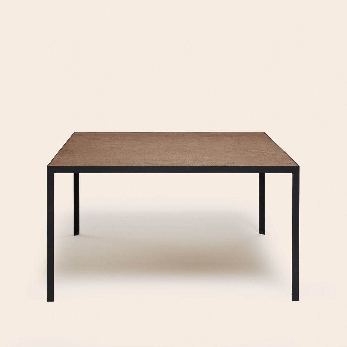 Table À Manger en Plateau en bois et piètement métal noir ORELIA terre brune et métal noir, MADURA