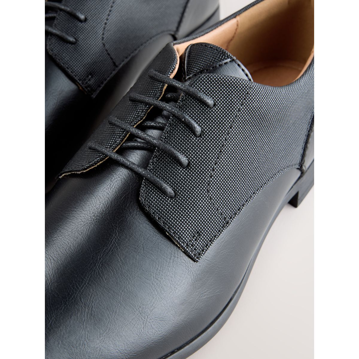 Derbys noir, NEXT