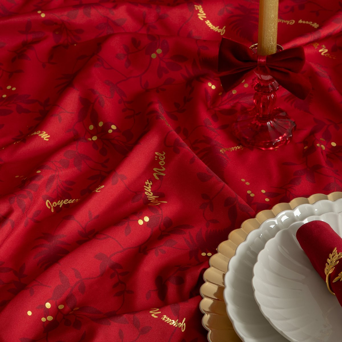 Nappe de Noël "Colorama de Noël" motif feuilles anti-tâche 140x240cm rouge, FEERIC LIGHTS & CHRISTMAS