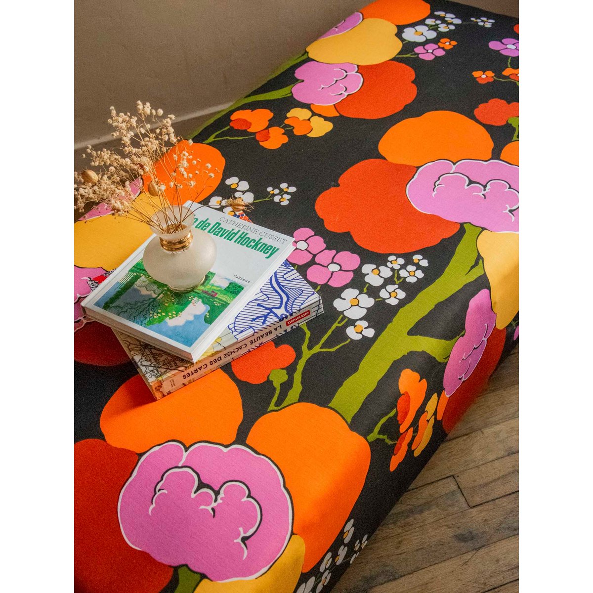 Banquette restaurée au motif floral Clara N°142 - Bon état multicolore, DEBONGOUT