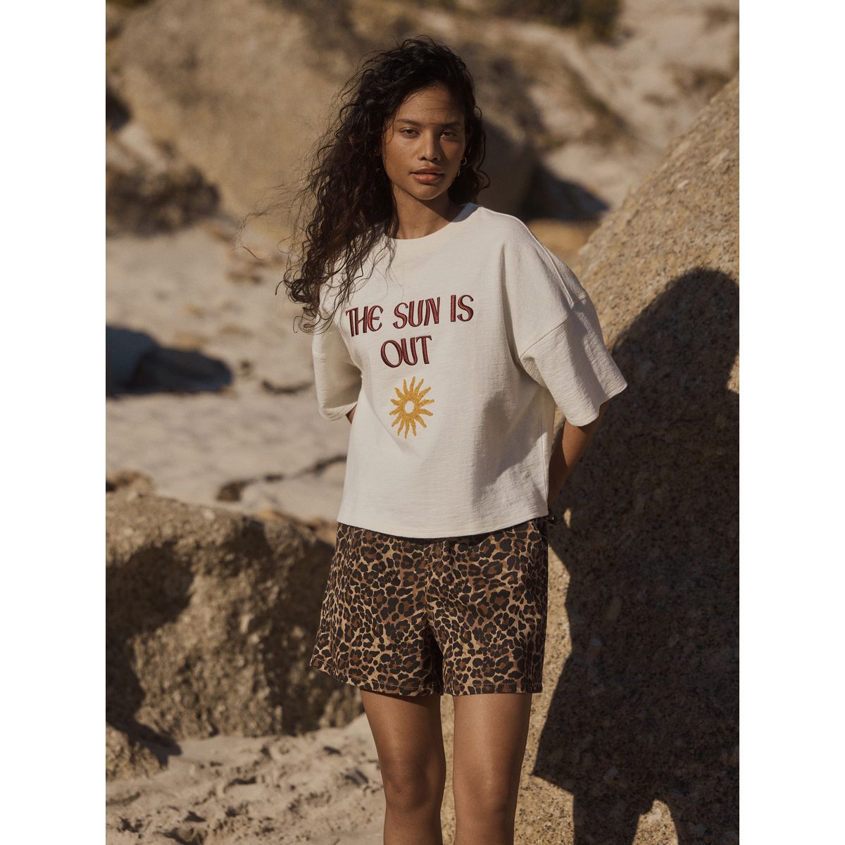 T-shirt écru avec broderie et motif estival écru, NEXT