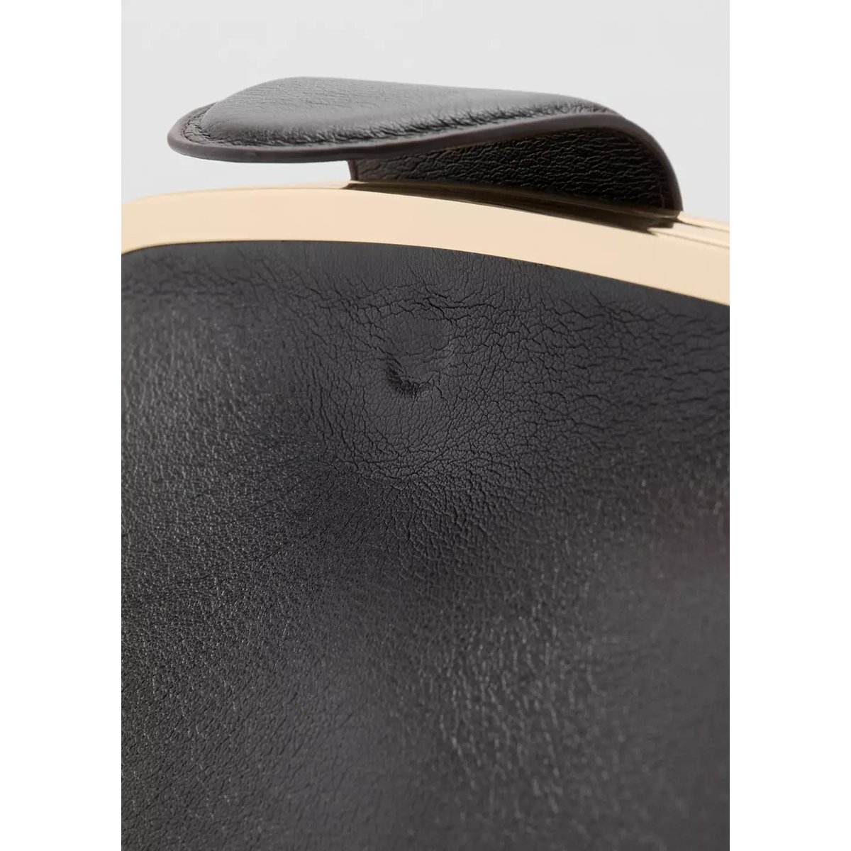 Grand sac pochette détails métalliques chocolat, MANGO