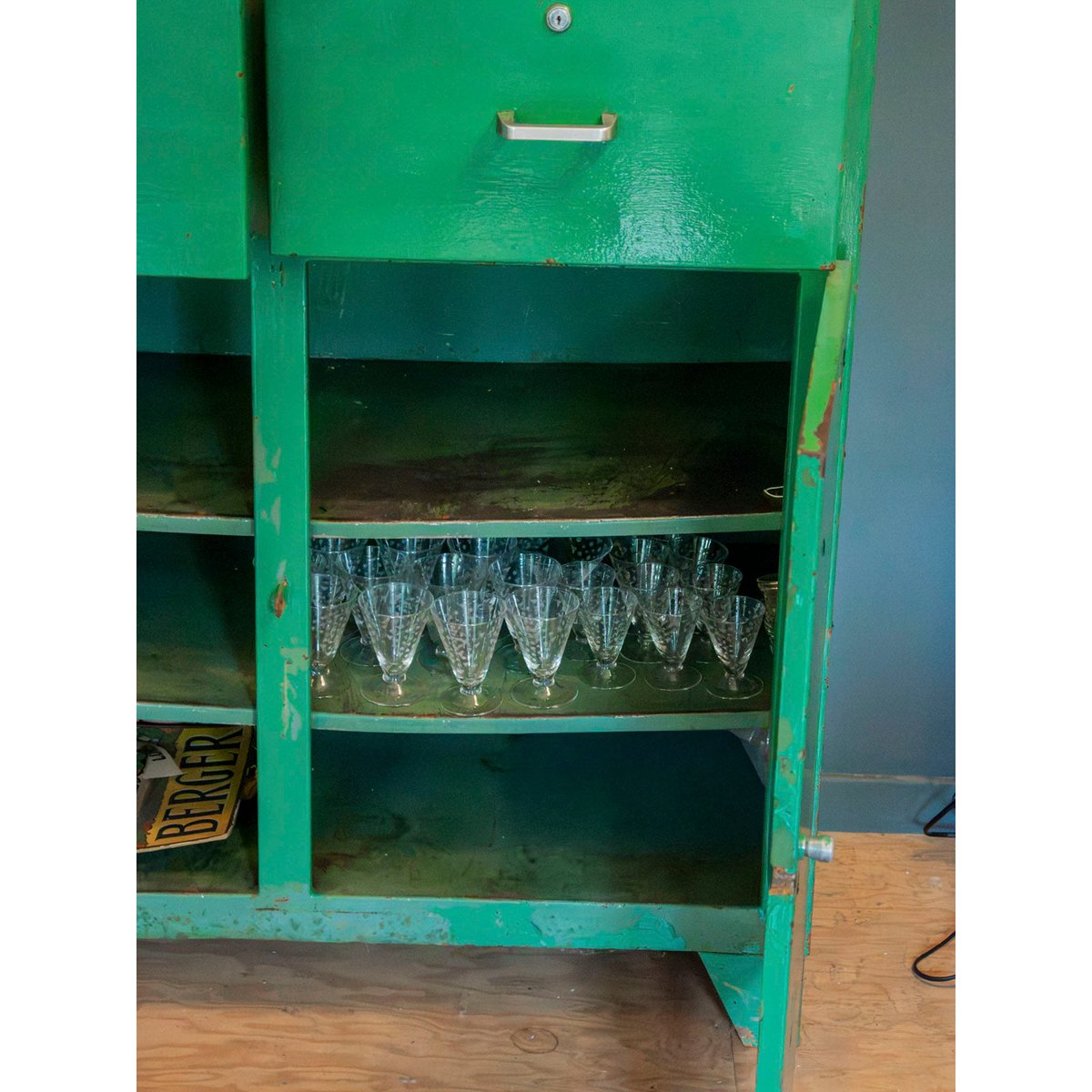 Buffet en métal vert foncé Gustave N°1646 - Bon état vert, DEBONGOUT