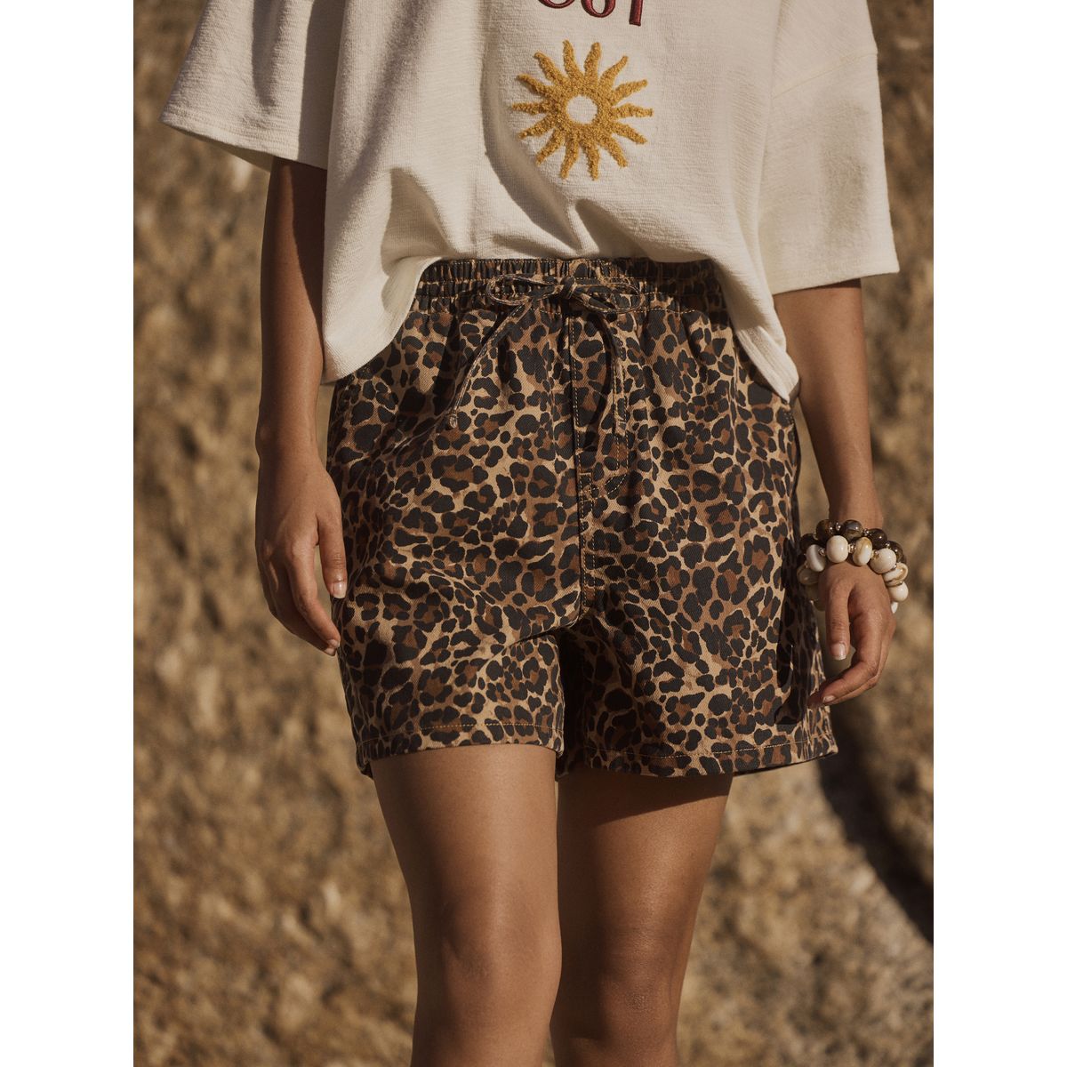 T-shirt écru avec broderie et motif estival écru, NEXT
