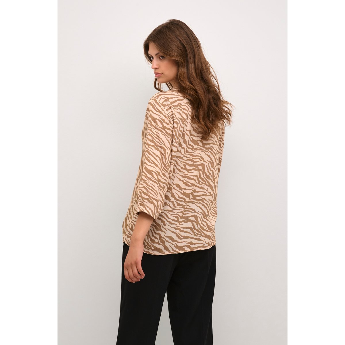 Short sleeved blouse beige marron animalier, KAFFE