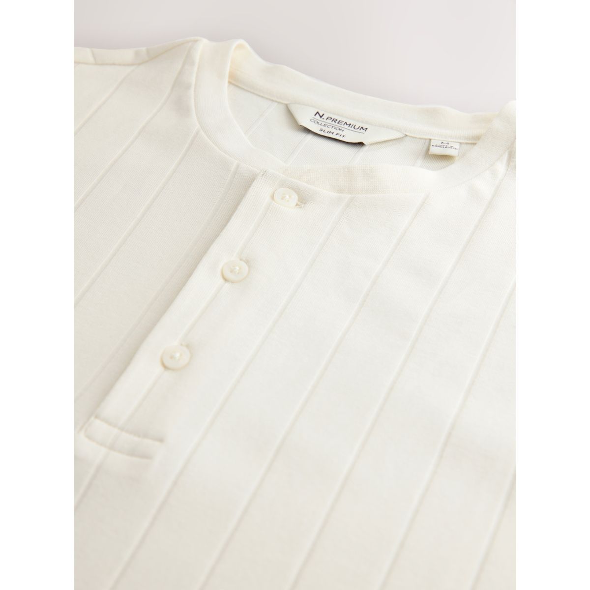 T-shirt texturé élégant en coton et modal blanc écru, NEXT