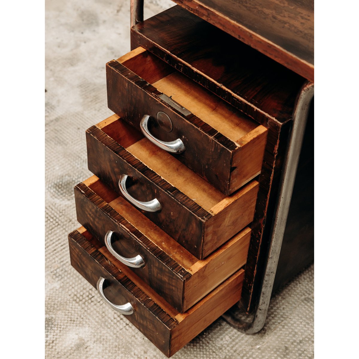 Bureau Bauhaus Yvan N°132 - Bon état bois, DEBONGOUT