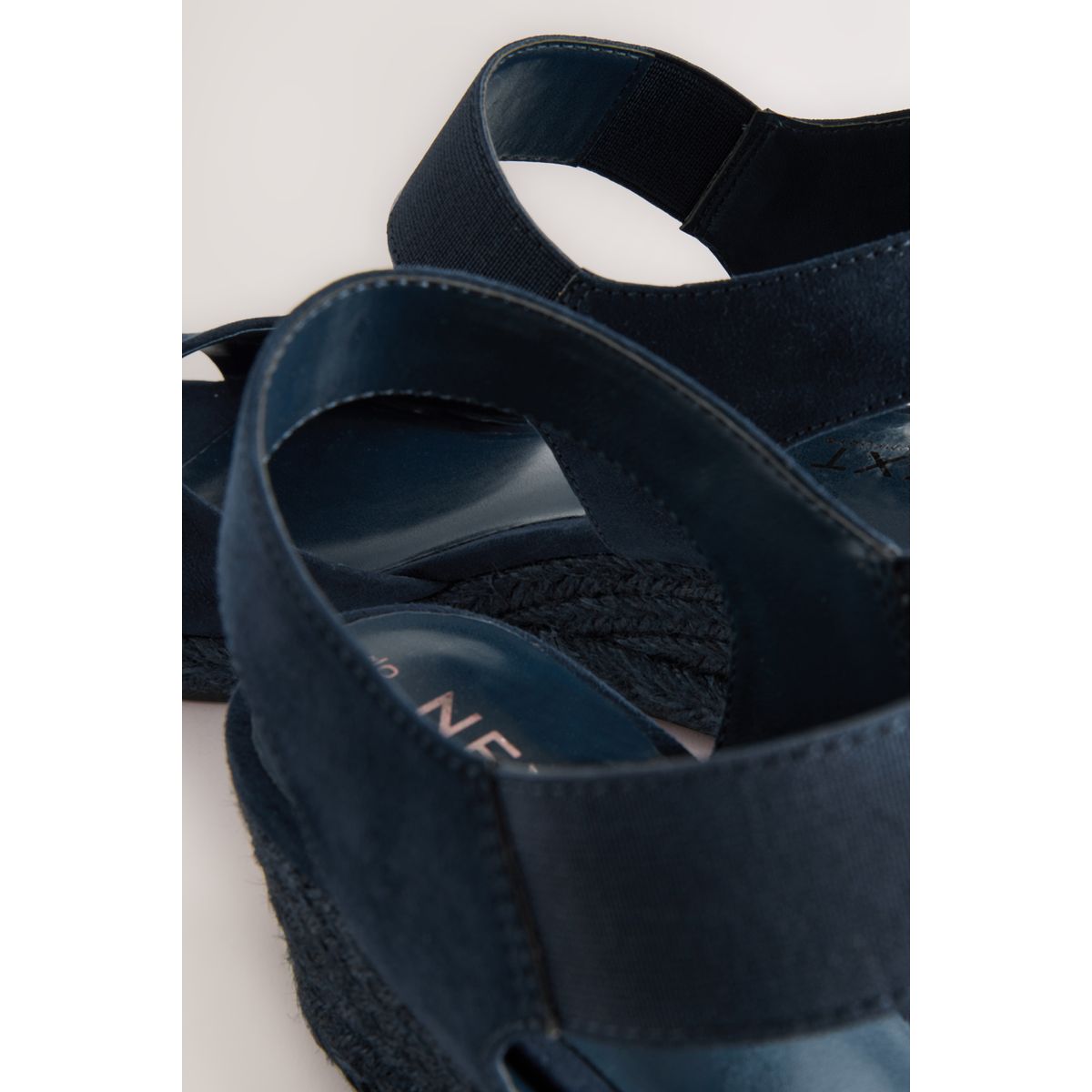 Chaussures compensées à bride élastique bleu marine, NEXT