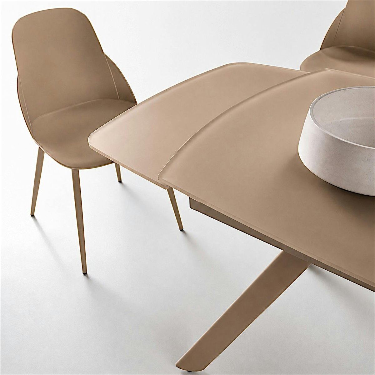 Table extensible en verre 6/8 places ALBA marron, PIER IMPORT