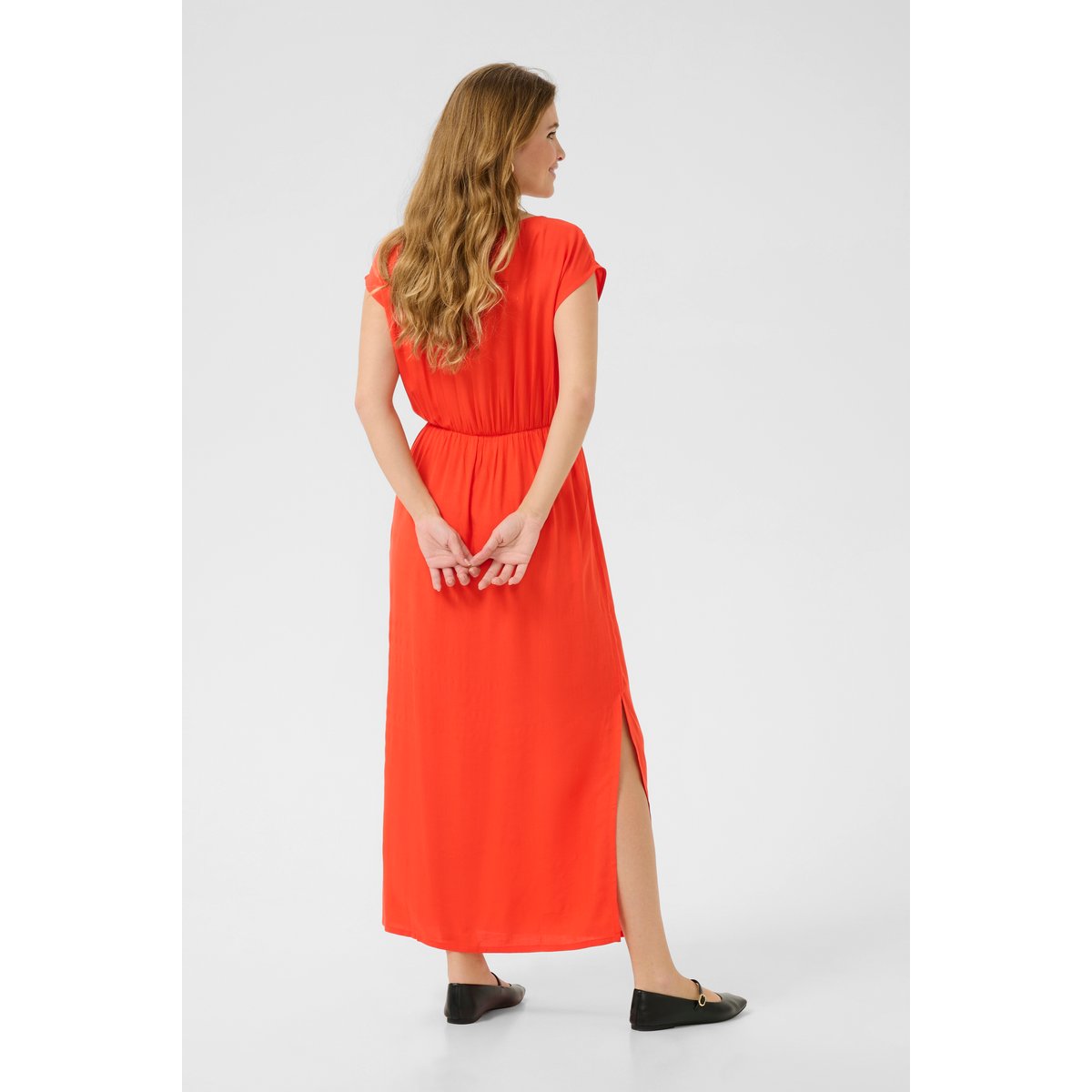 Robe rouge grenadine, KAFFE