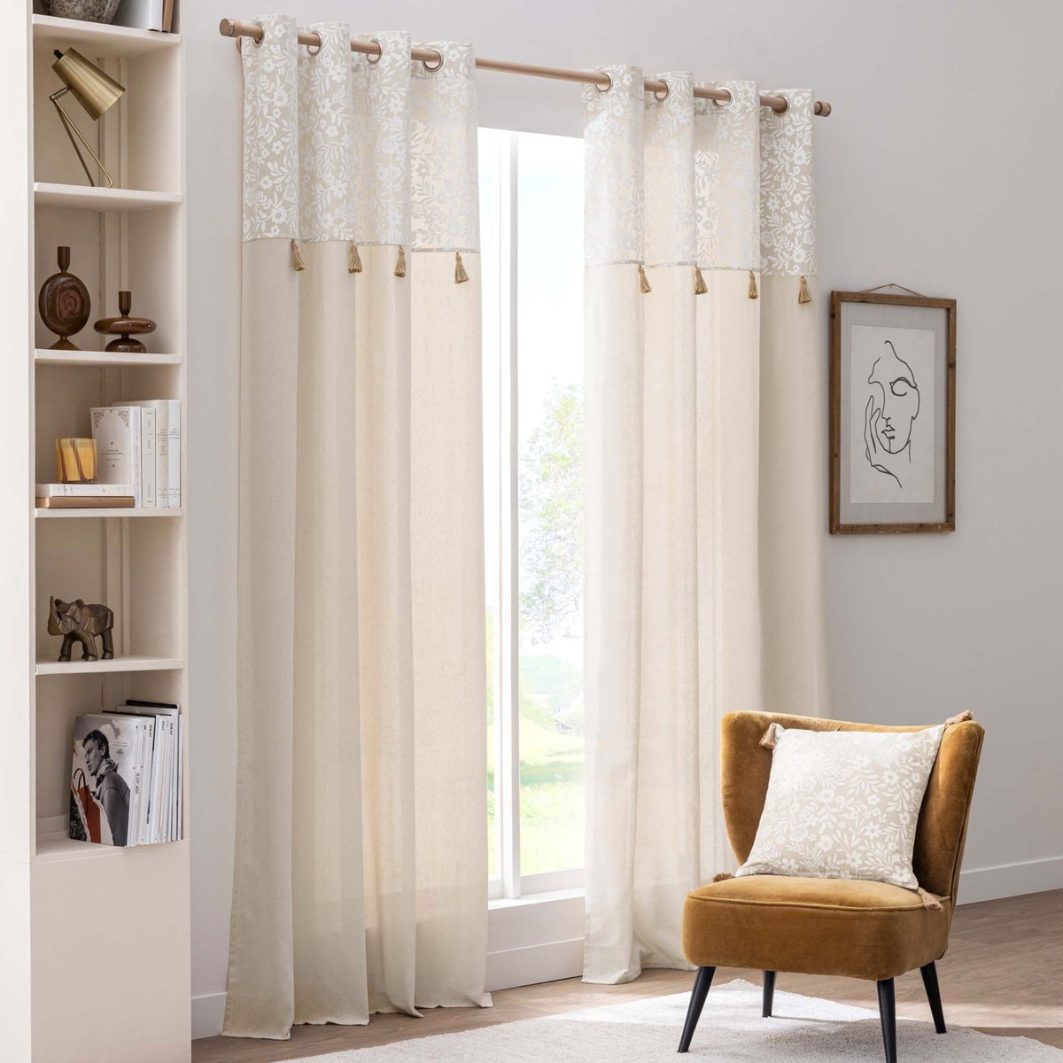 Rideau à œillets polycoton avec top floral et pompons naturel, DOUCEUR D'INTÉRIEUR