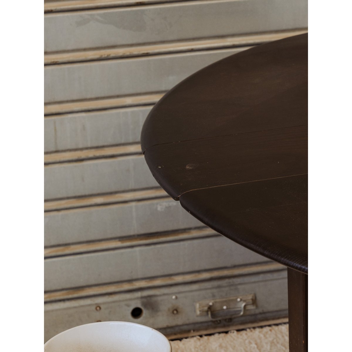 Table à manger en bois foncé Karla N°1307 - Bon état bois foncé, DEBONGOUT