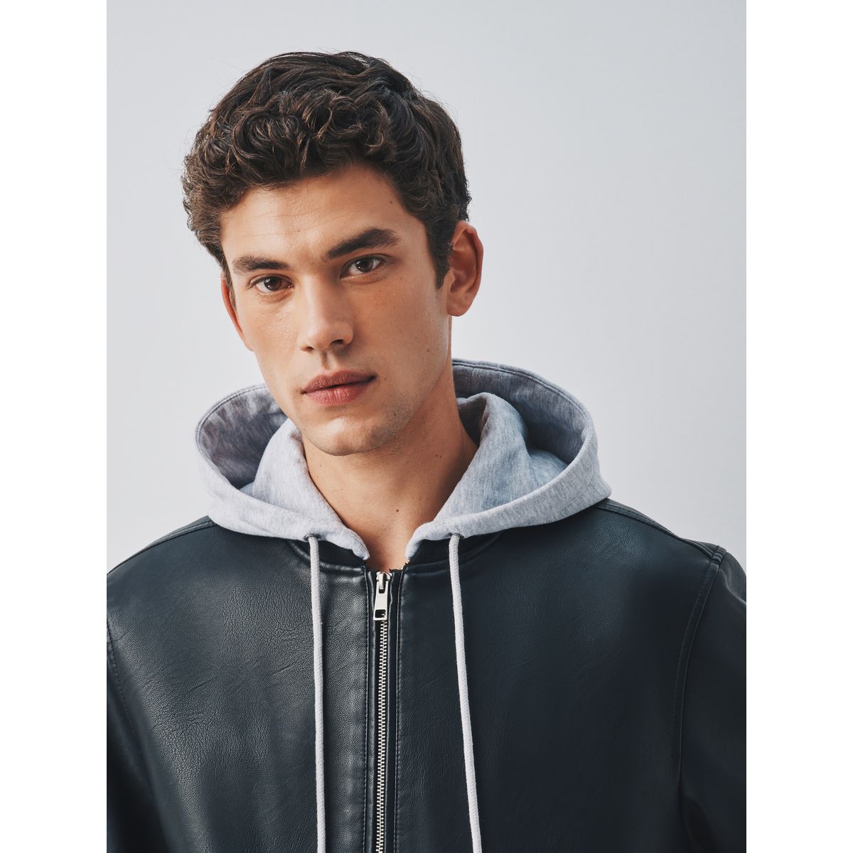 Veste à capuche en similicuir noir, NEXT