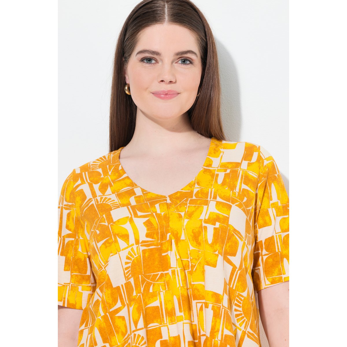 T-shirt en coton bio. Décolleté jaune miel, ULLA POPKEN