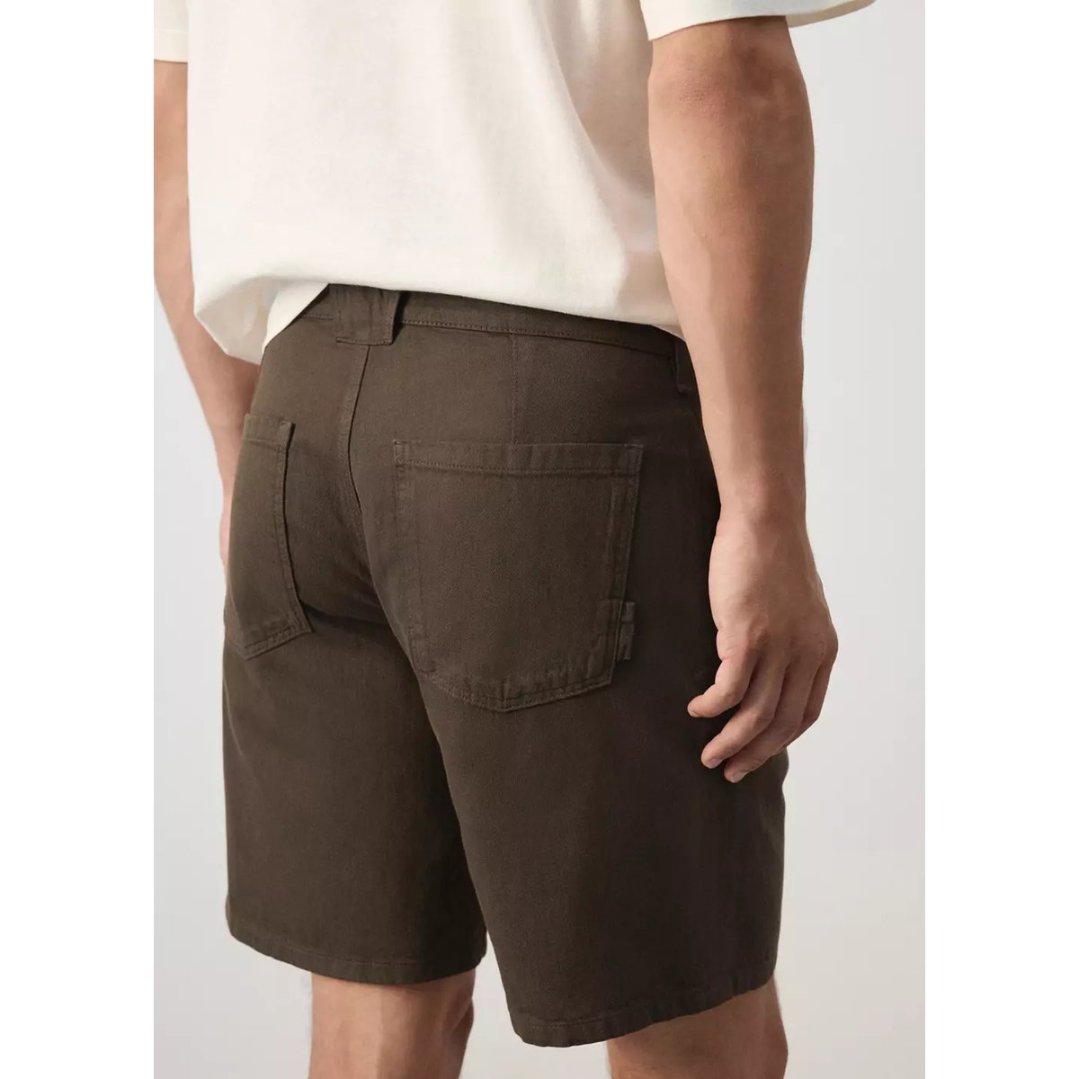 Bermuda en jean en mélange de coton et lin regular fit marron, MANGO MAN