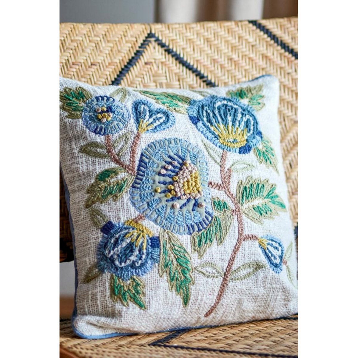 Coussin brodé floral coton  HANNA bleu, BLOOMINGVILLE