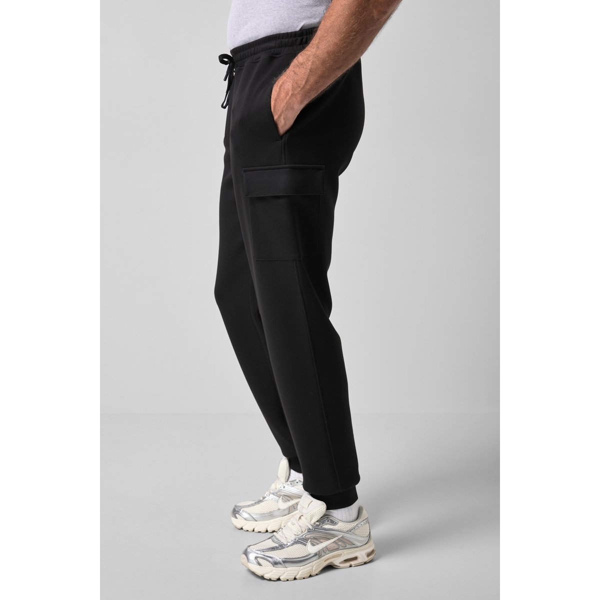 Pantalon cargo avec de nombreuses poches noir, JP1880