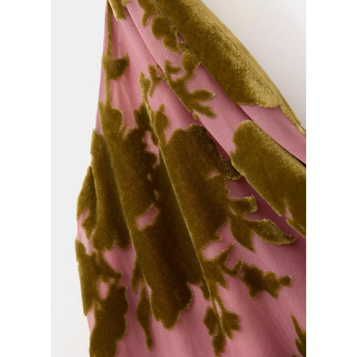 Robe dévoré à encolure drapée rose, MANGO