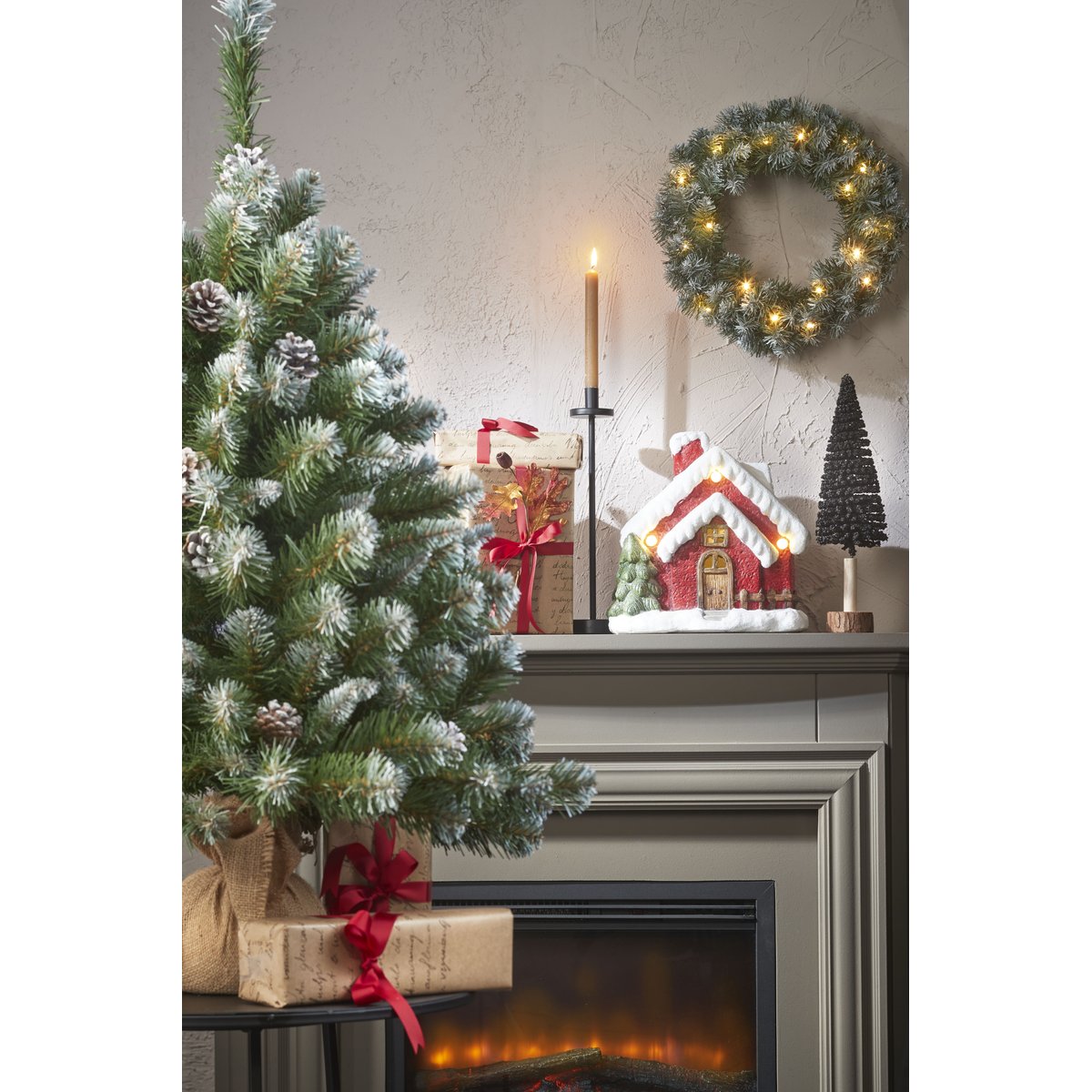 Sapin de Noël artificiel dans un sac en jute EMPRESS vert, TRIUMPH TREE