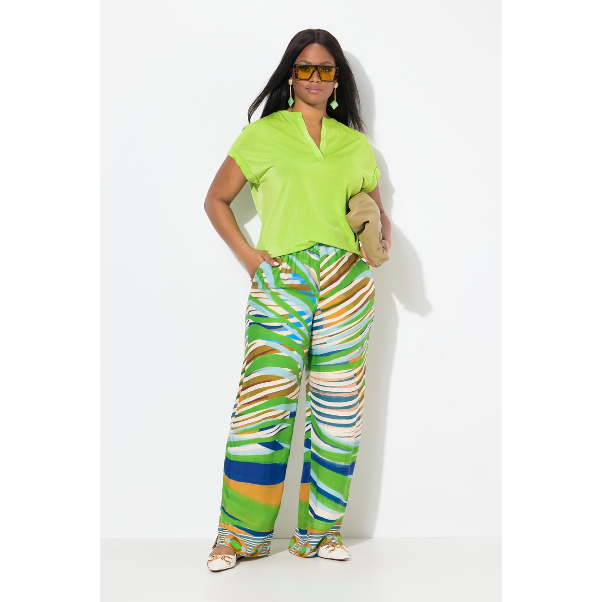 Pantalon en satin. Imprimé graphique. Jambe vert d’été, ULLA POPKEN
