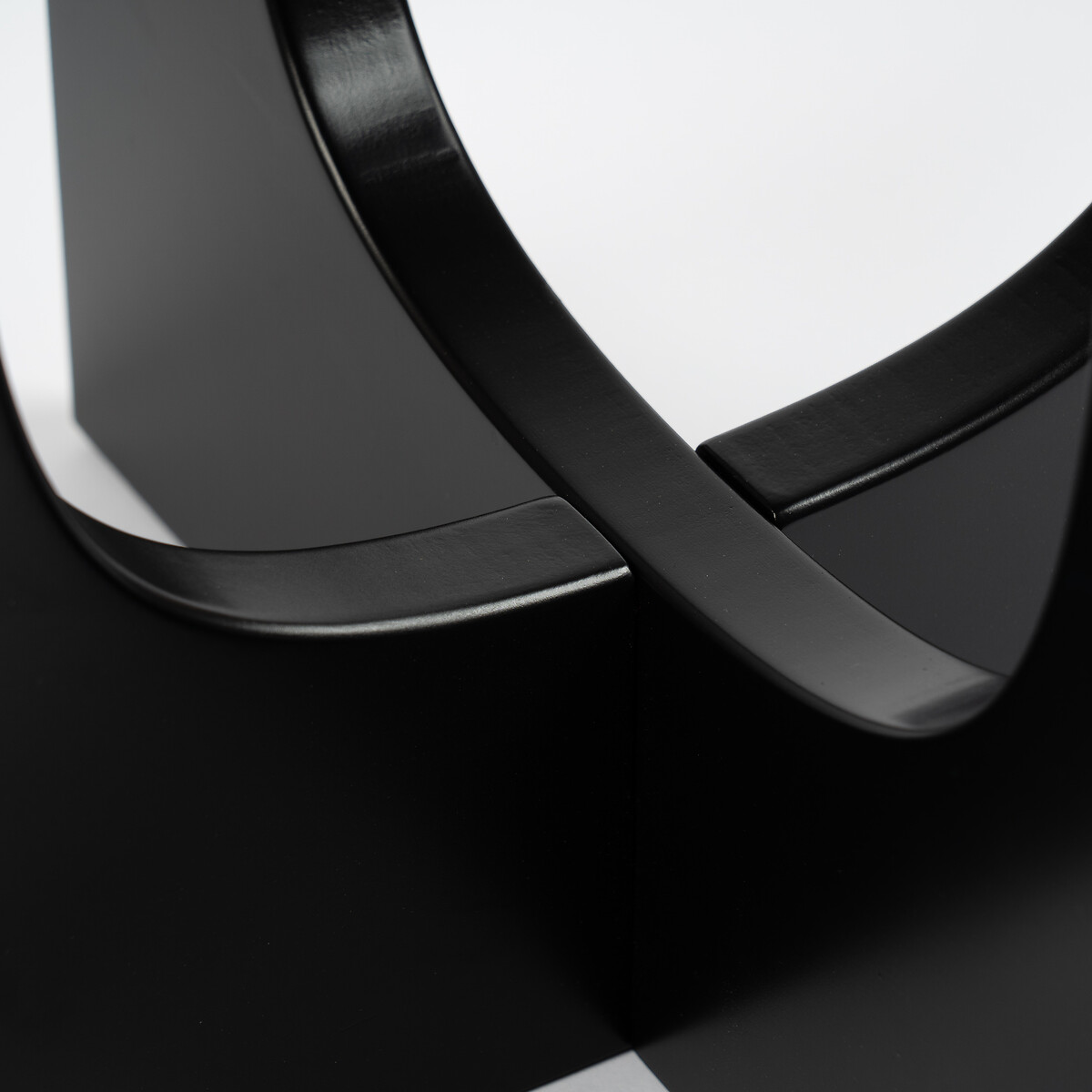 Alina Sculptural Side Table black, SO'HOME