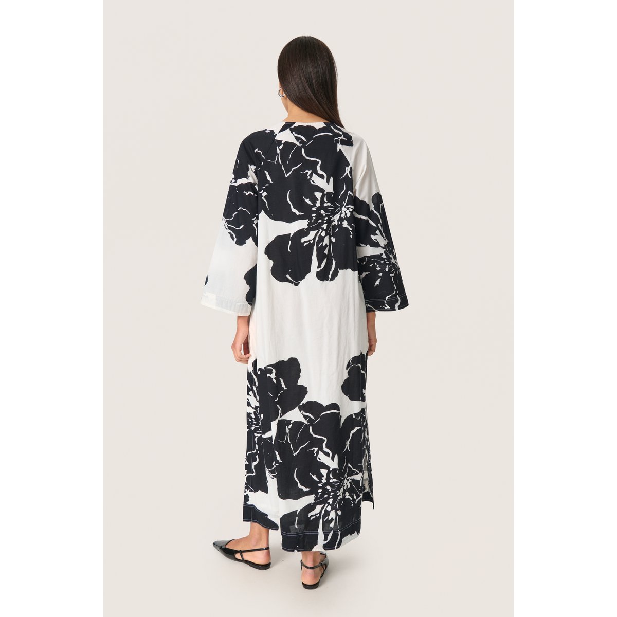 Robe blanc whisper white mega flower, SOAKED IN LUXURY