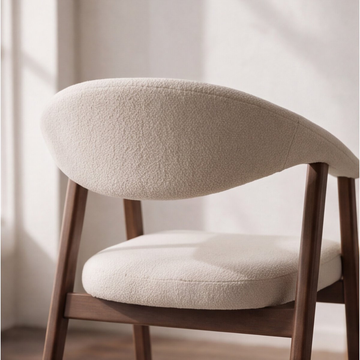 Lot de 2 chaises en bois et tissu boucle, BARBARA beige, bois foncé, HAPPY GARDEN