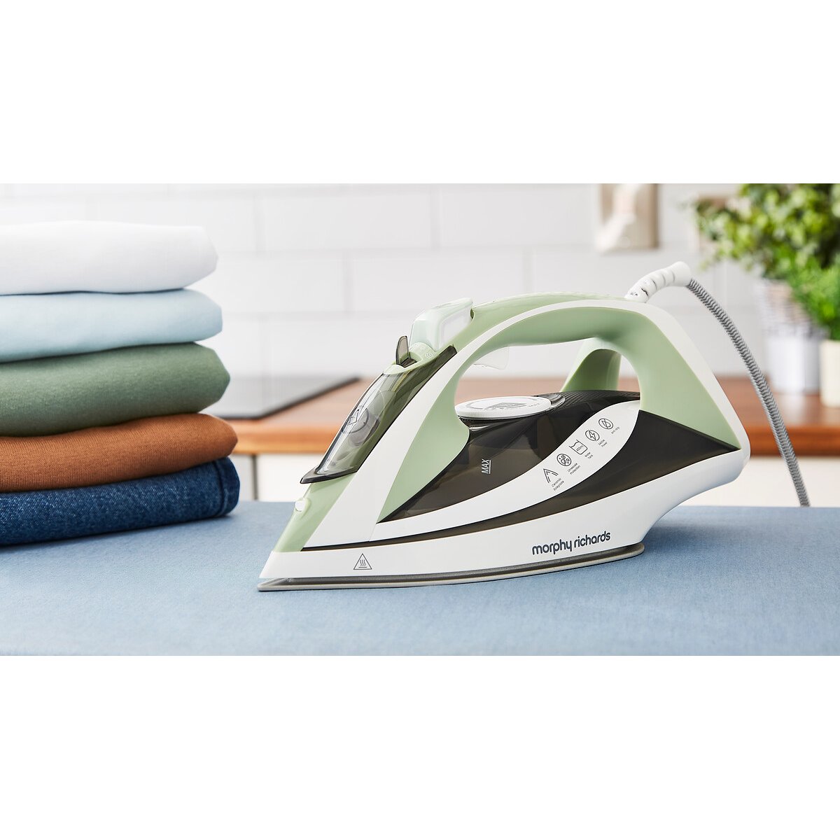 2400W Steam Iron - 302010 green, MORPHY RICHARDS