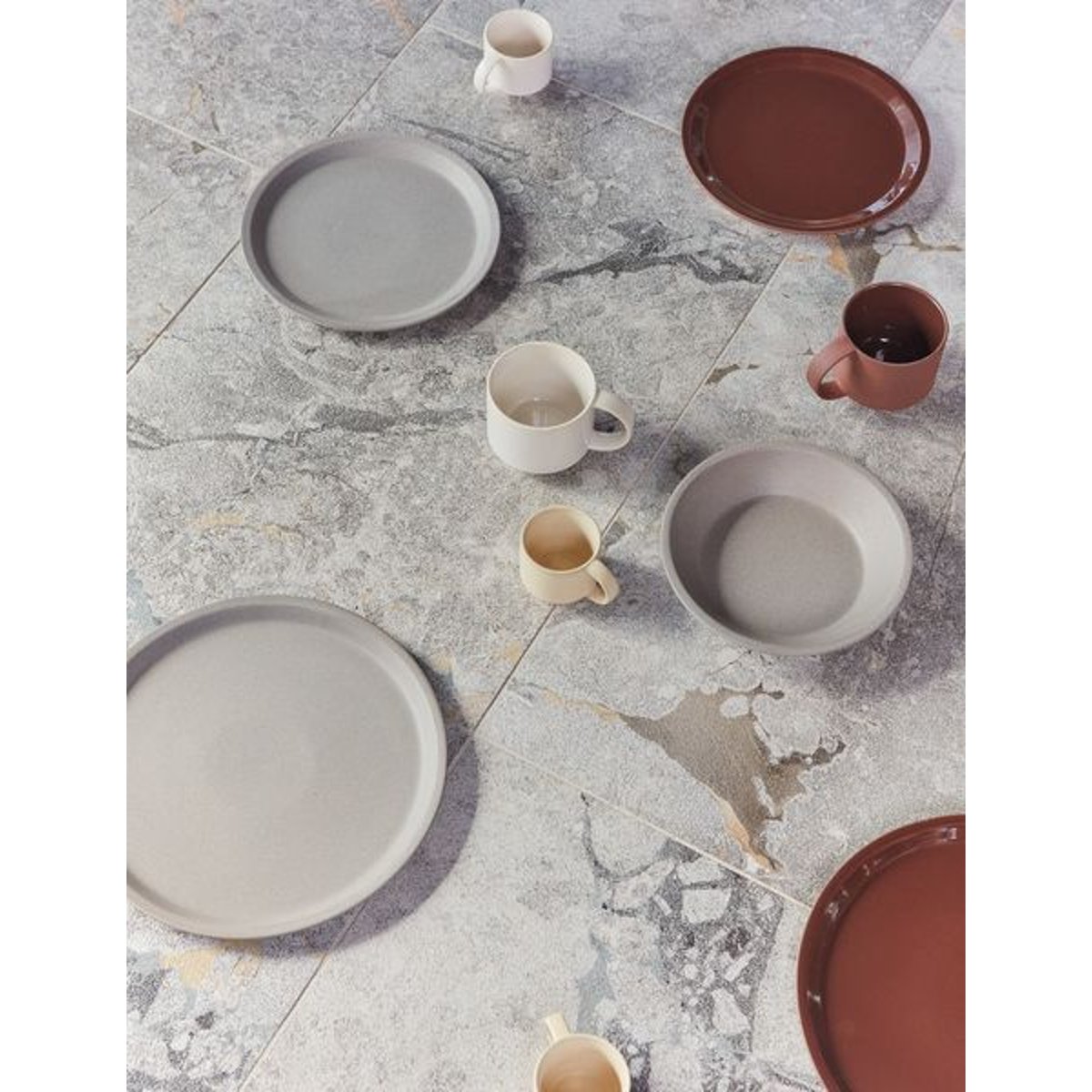 Assiette en terre cuite à décor rond LIVING gris, OYOY LIVING DESIGN